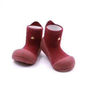 Attipas Basic Red per a nadons amb cotó OEKO-TEX®, sola flexible antilliscant i puntera ampla per als primers passos.