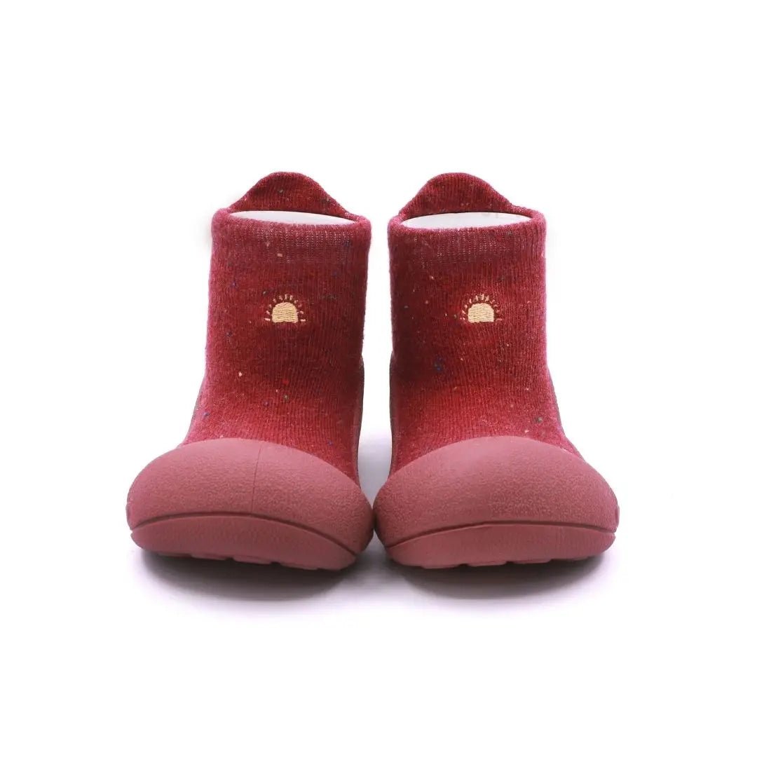 Attipas Basic Red per a nadons amb cotó OEKO-TEX®, sola flexible antilliscant i puntera ampla per als primers passos.