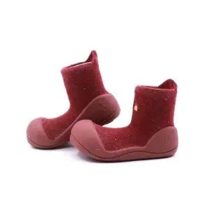 Attipas Basic Red per a nadons amb cotó OEKO-TEX®, sola flexible antilliscant i puntera ampla per als primers passos.