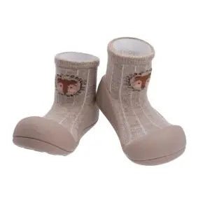 Attipas Bear Beige per a nadons, amb sola flexible antilliscant, cotó ecològic i puntera ampla per als primers passos.