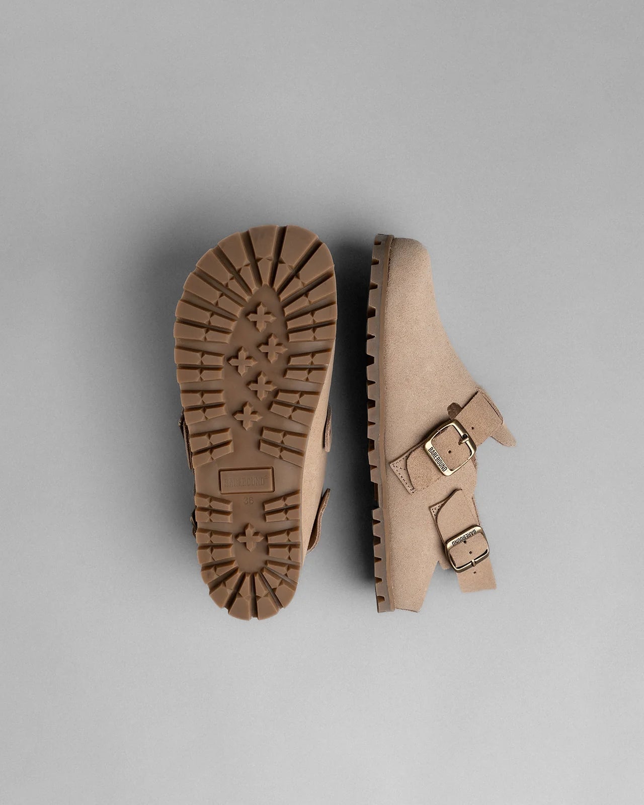 Ikaros Barebound de pell natural amb doble sivella, horma ampla i sola flexible zero drop.