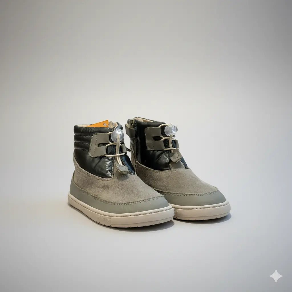 Botes barefoot infantils Blanditos Lion Verde amb velcro, cordons elàstics i sola flexible zero drop.