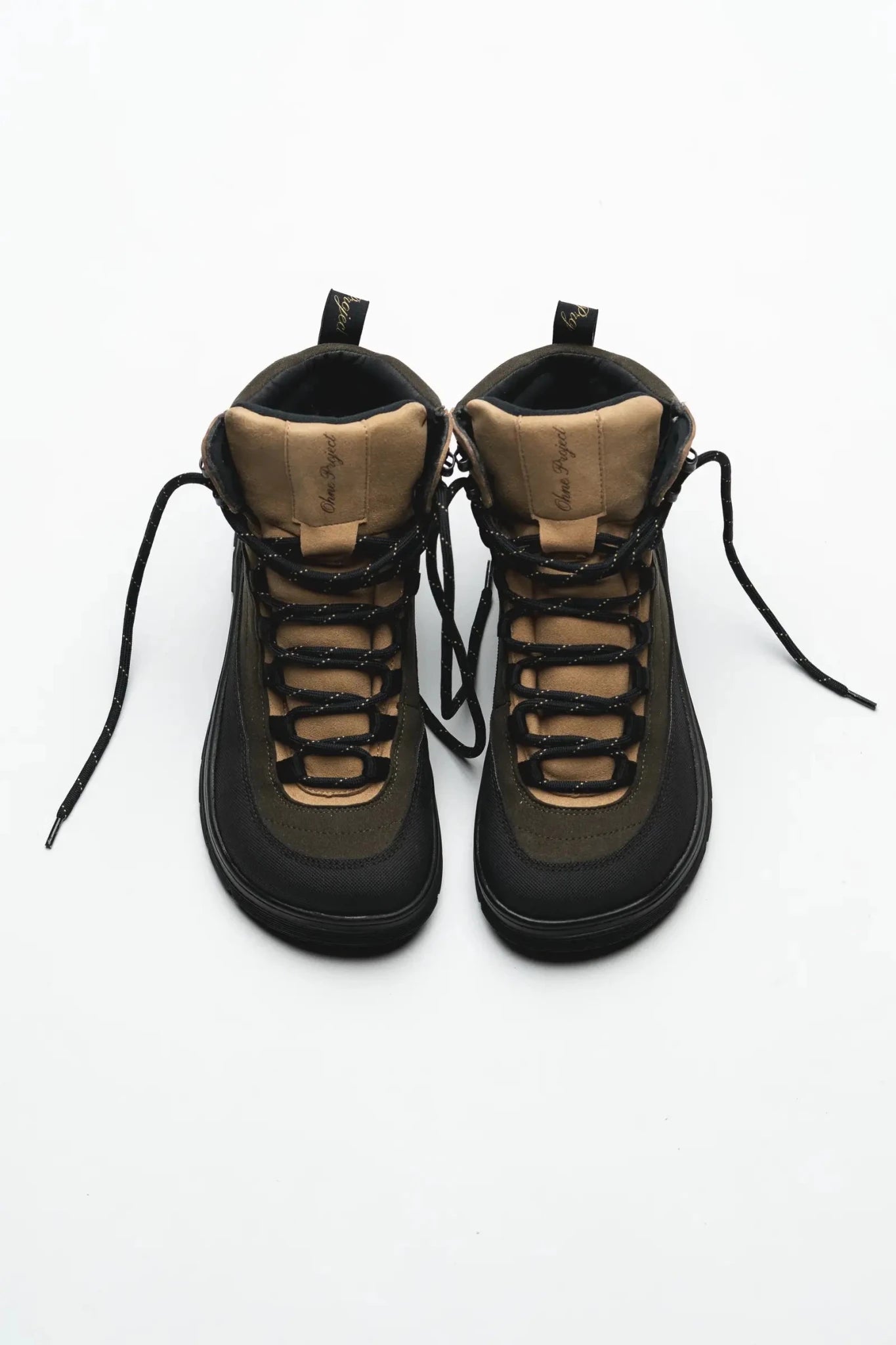 Ohne Project Nomad Earth, bota barefoot vegana d'estil outdoor amb puntera ampla, sola flexible i disseny inspirat en la muntanya.