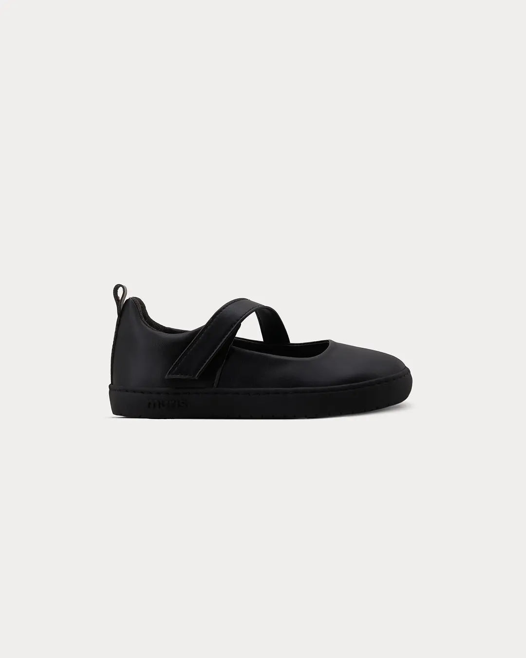 Muris Sienna Junior, ballarina barefoot infantil negra amb velcro, puntera ampla i sola flexible per al moviment natural del peu.