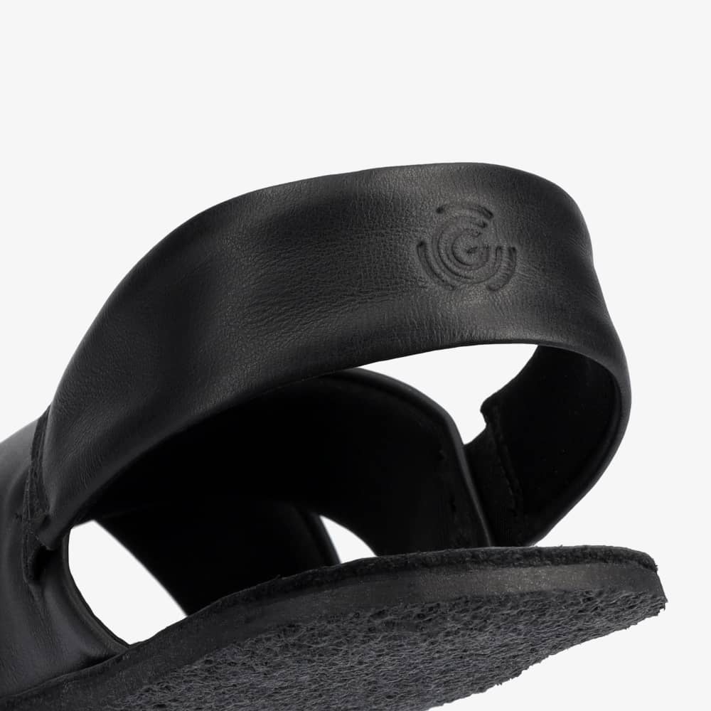 Groundies Verona Black, sandàlia barefoot de pell per dona amb puntera ampla, sola flexible i disseny elegant.