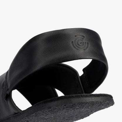 Groundies Verona Black, sandàlia barefoot de pell per dona amb puntera ampla, sola flexible i disseny elegant.