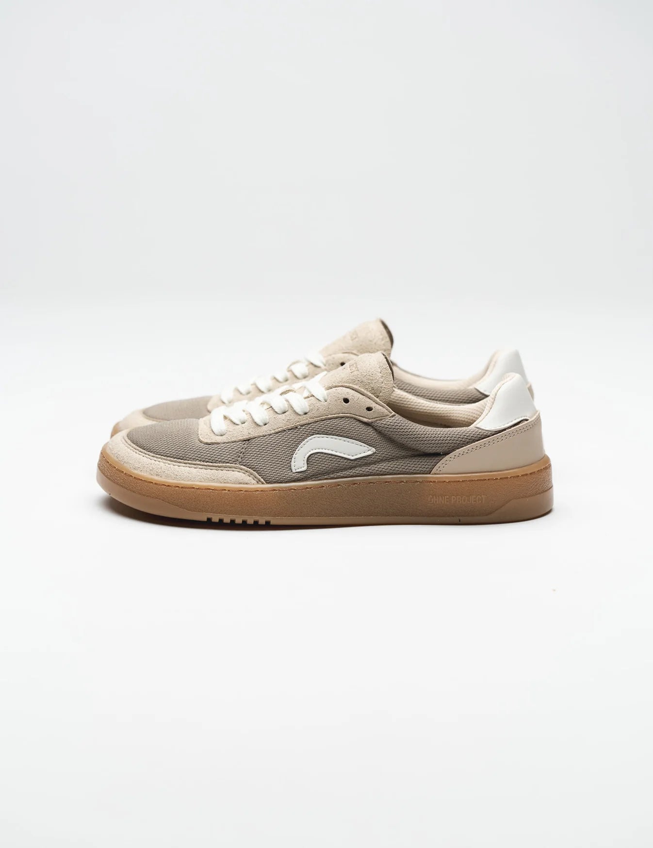 Ohne Project 060 Sneaker Taupe, sabata barefoot amb puntera ampla, sola flexible i disseny urbà minimalista.