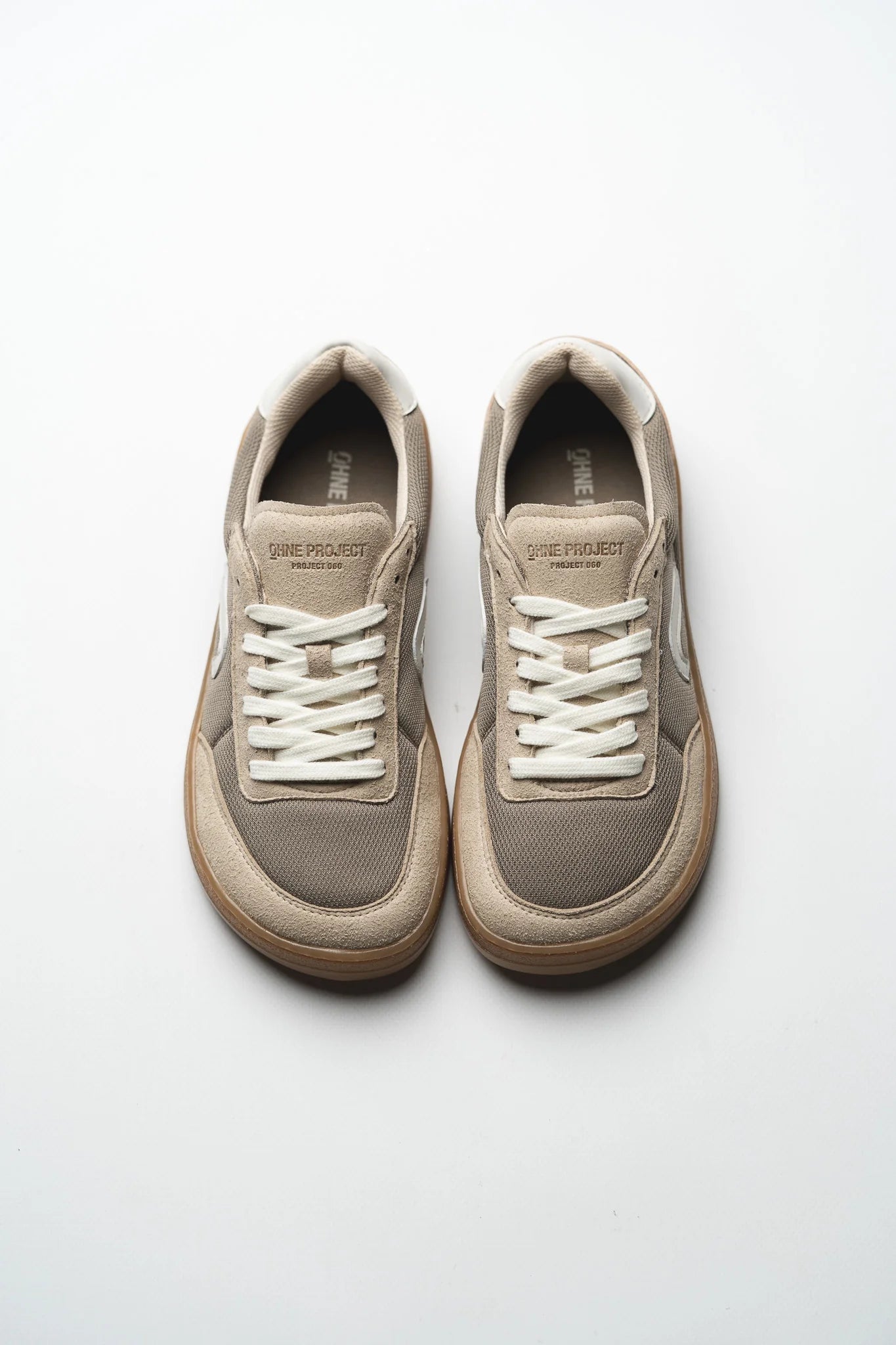 Ohne Project 060 Sneaker Taupe, sabata barefoot amb puntera ampla, sola flexible i disseny urbà minimalista.