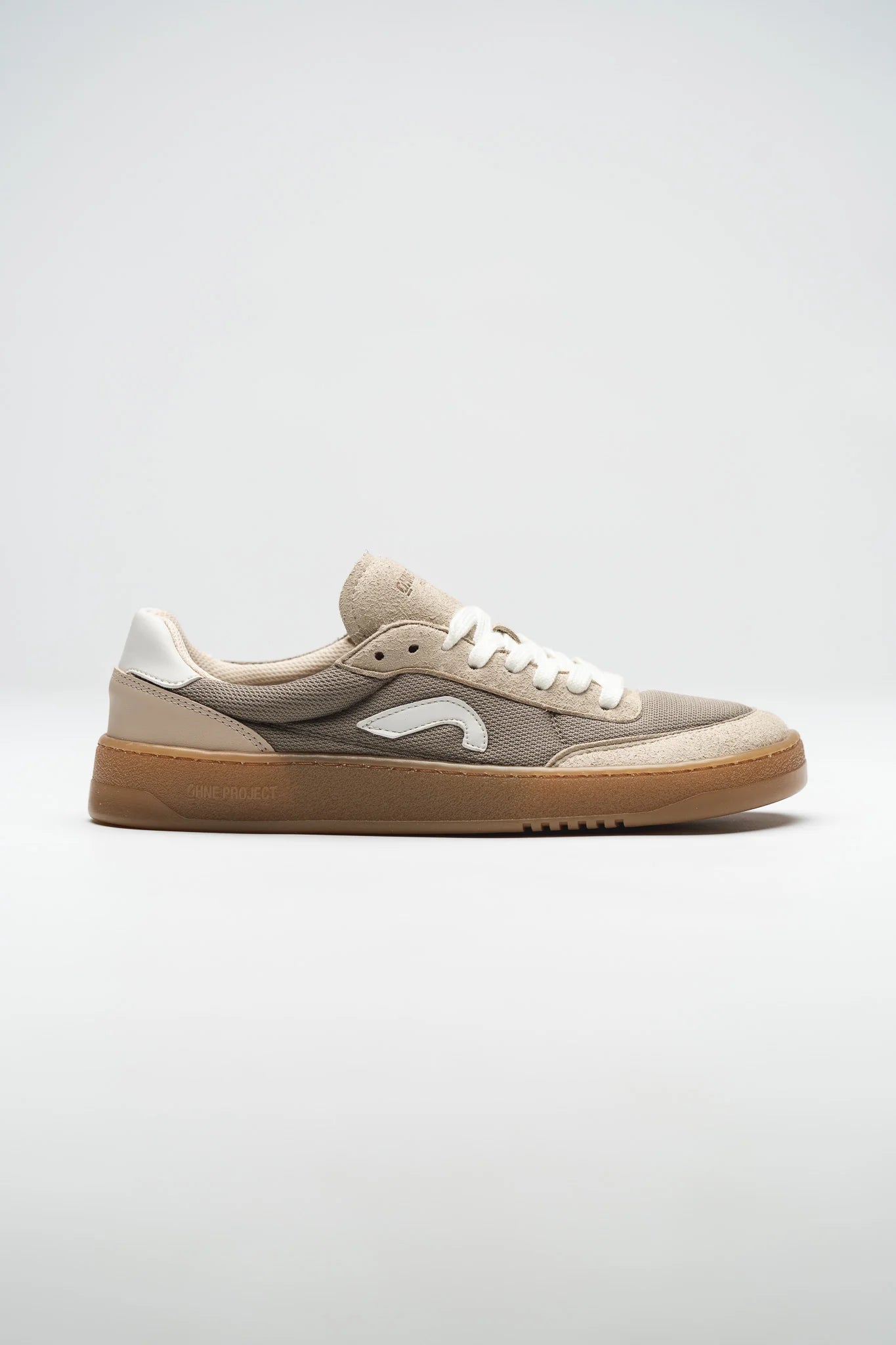 Ohne Project 060 Sneaker Taupe, sabata barefoot amb puntera ampla, sola flexible i disseny urbà minimalista.