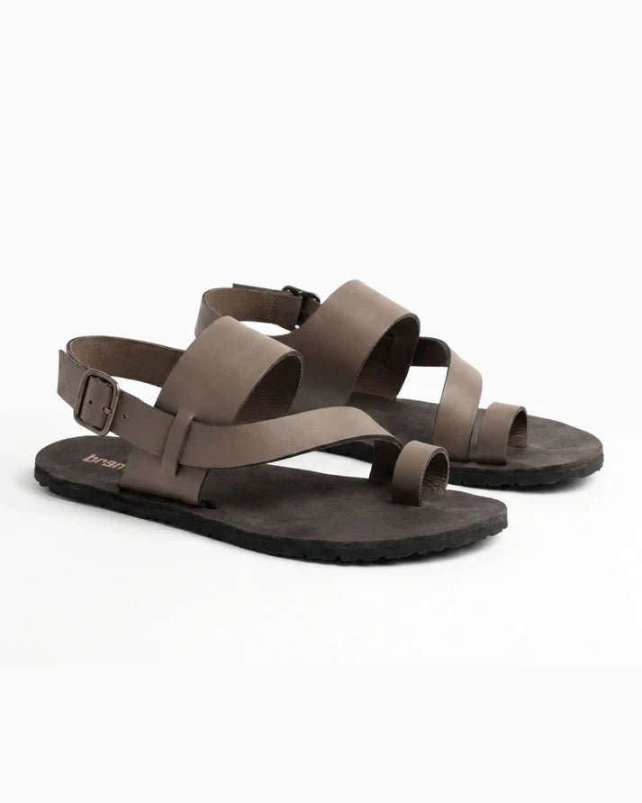 Brambas Goa Chocolate, sandàlia barefoot marró amb corretges ajustables i sola flexible minimalista.
