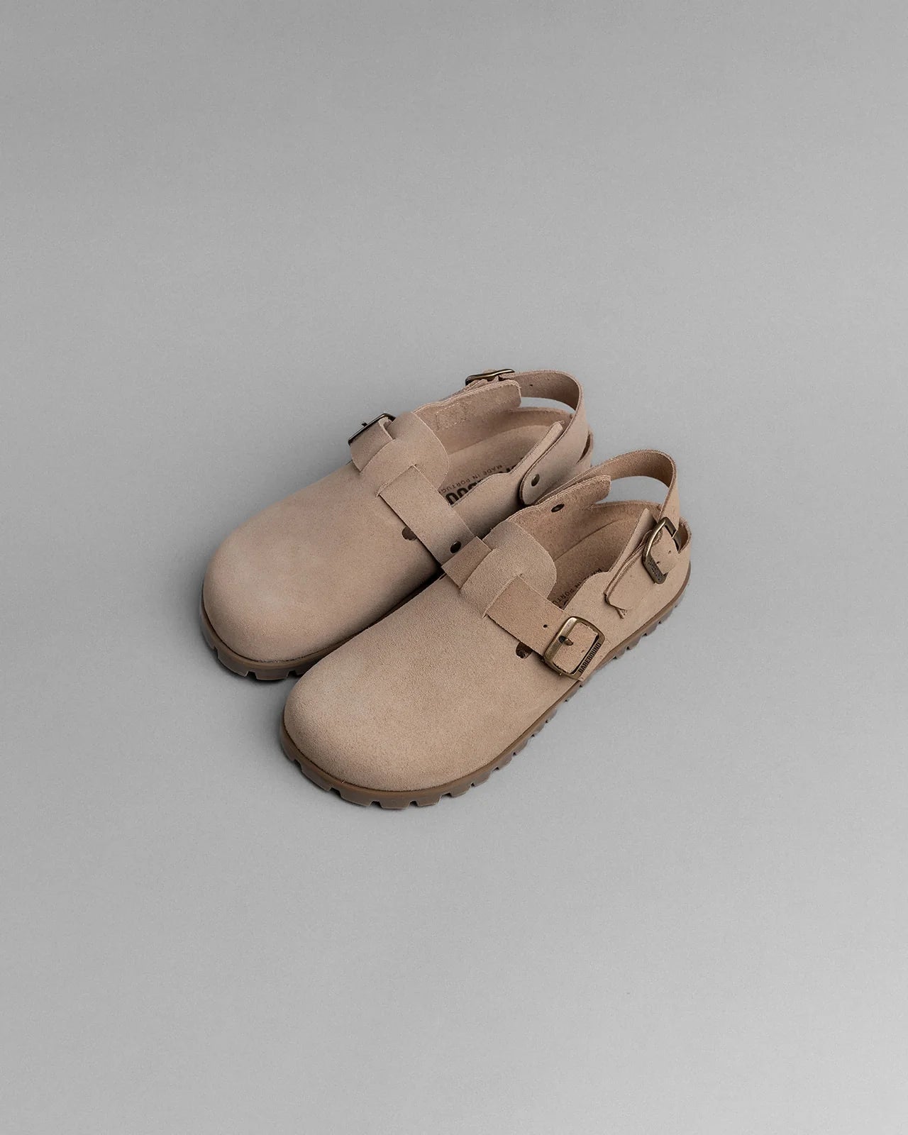 Ikaros Barebound de pell natural amb doble sivella, horma ampla i sola flexible zero drop.