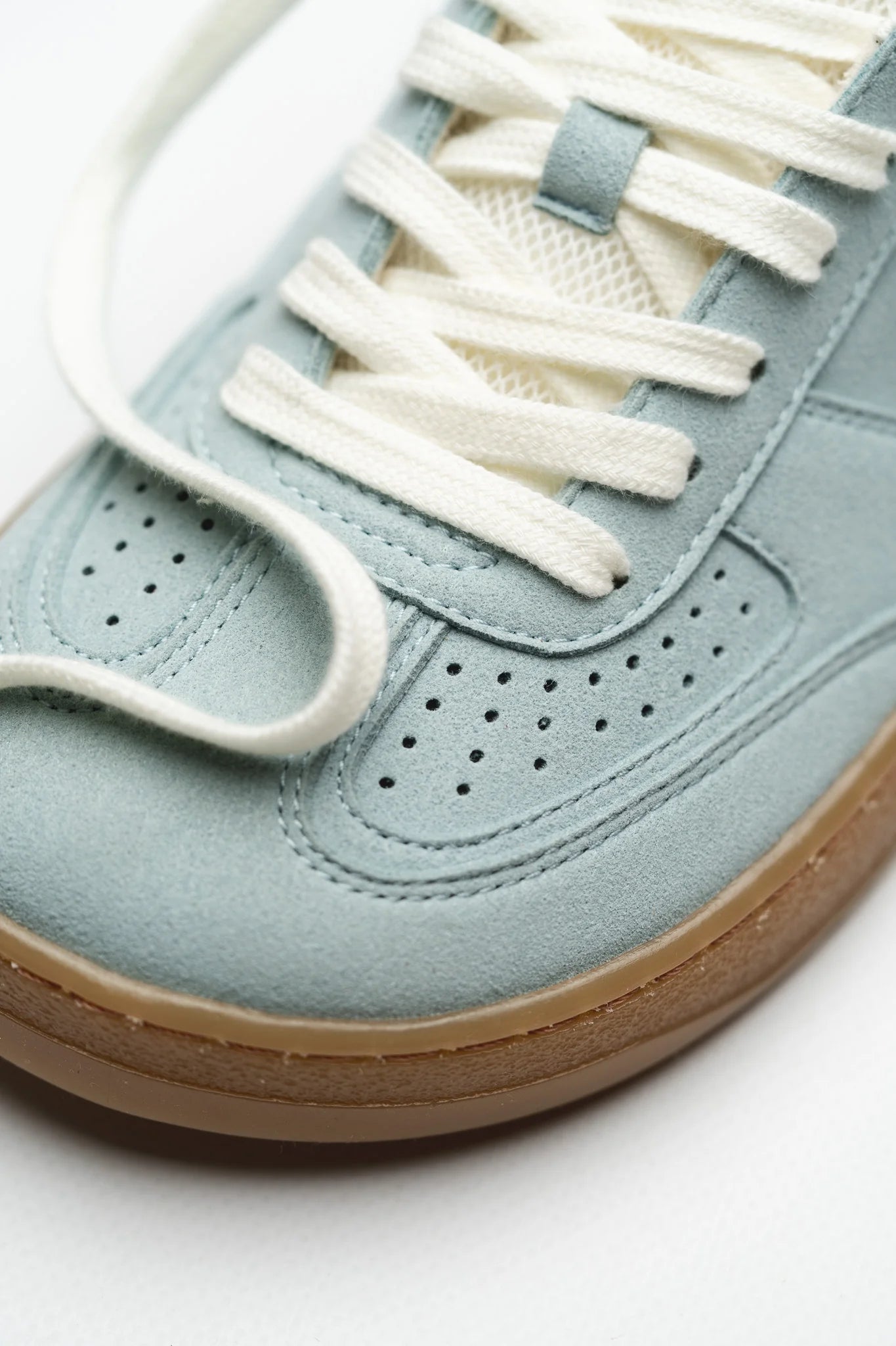 Ohne Project 070 Baby Blue, sneaker barefoot vegana de dona amb puntera ampla i sola flexible.