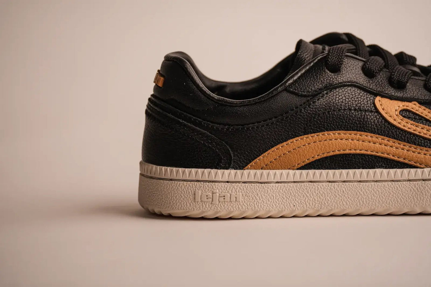 One® Horma Plus Black - Sapiens