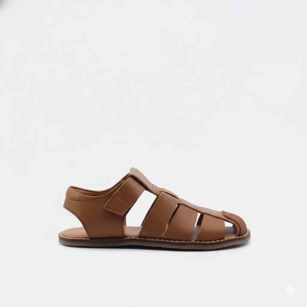Sandàlia respectuosa infantil Blanditos Saona en color cuir amb puntera protegida i tancament de velcro.