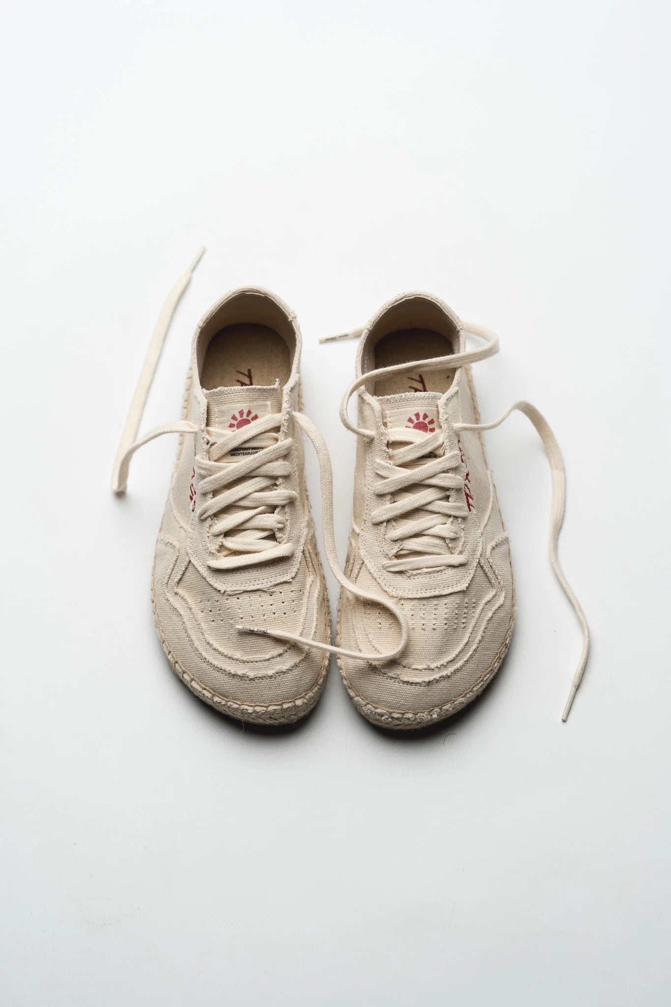 Toni Pons x Ohne Project 080 Raw, espardenya barefoot de teixit natural color cru amb sola flexible, puntera ampla i estil mediterrani minimalista.
