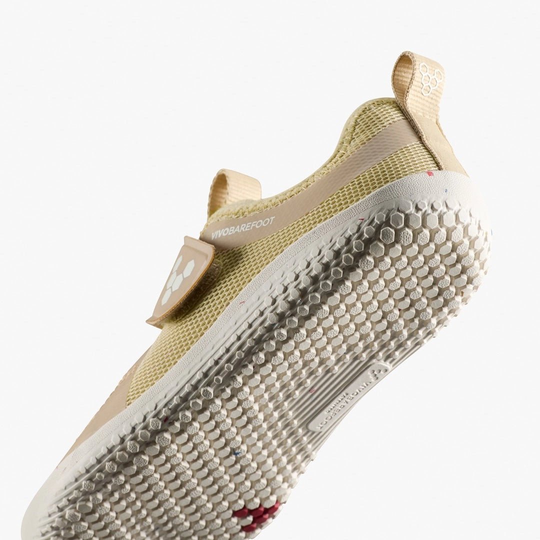 Vivobarefoot Primus Sport IV Preschool Stone, sabata barefoot infantil amb velcro, malla transpirable, puntera ampla i sola flexible.